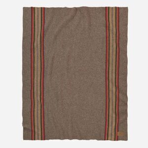 New W Tags Twin The Pendleton Yakima Camp Blanket in Mineral Umber
